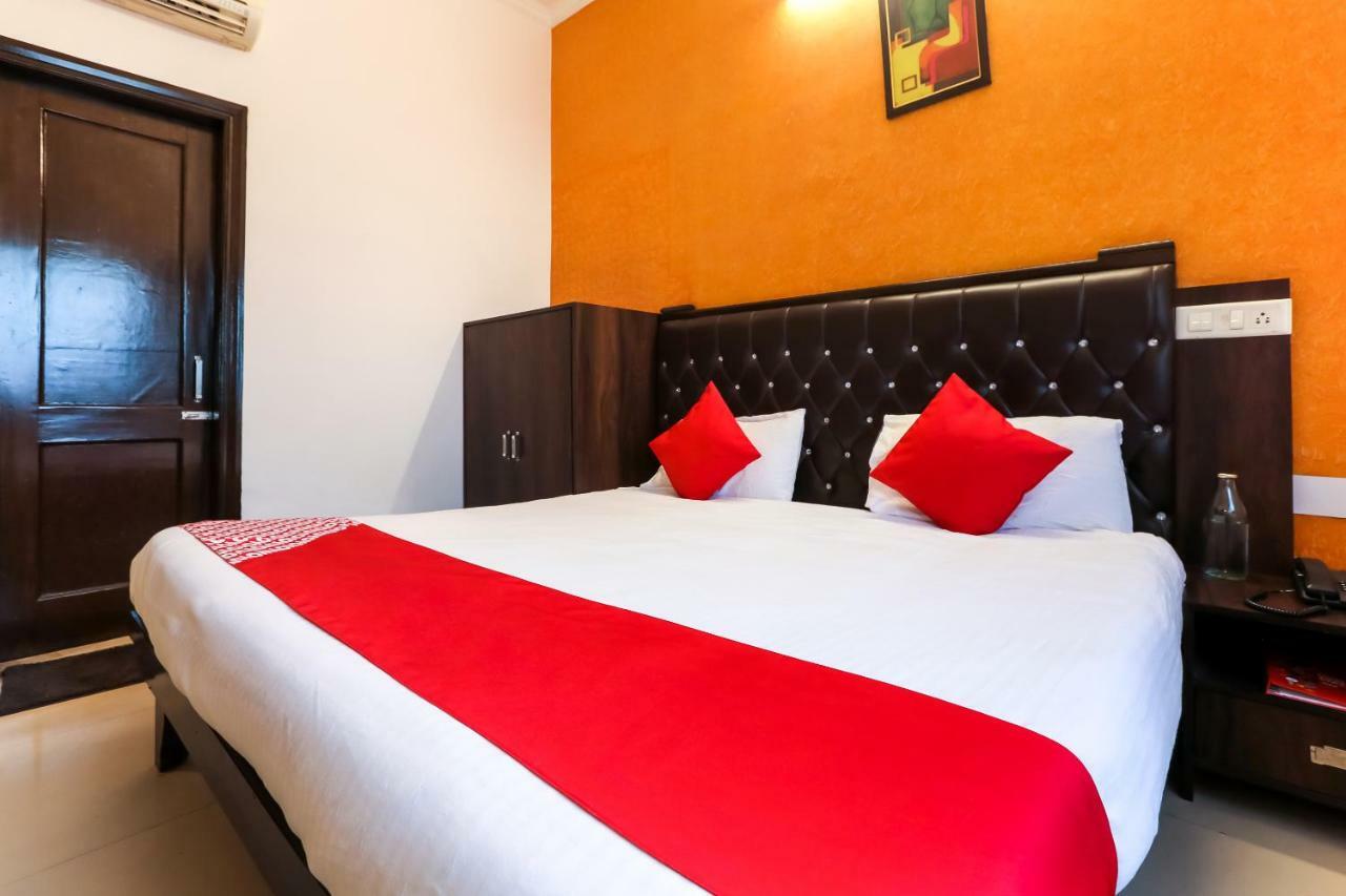 Oyo Flagship 37488 Hotel R V Regency Amritsar Exterior photo