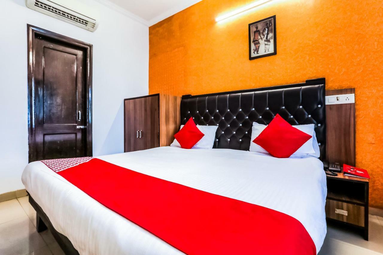 Oyo Flagship 37488 Hotel R V Regency Amritsar Exterior photo